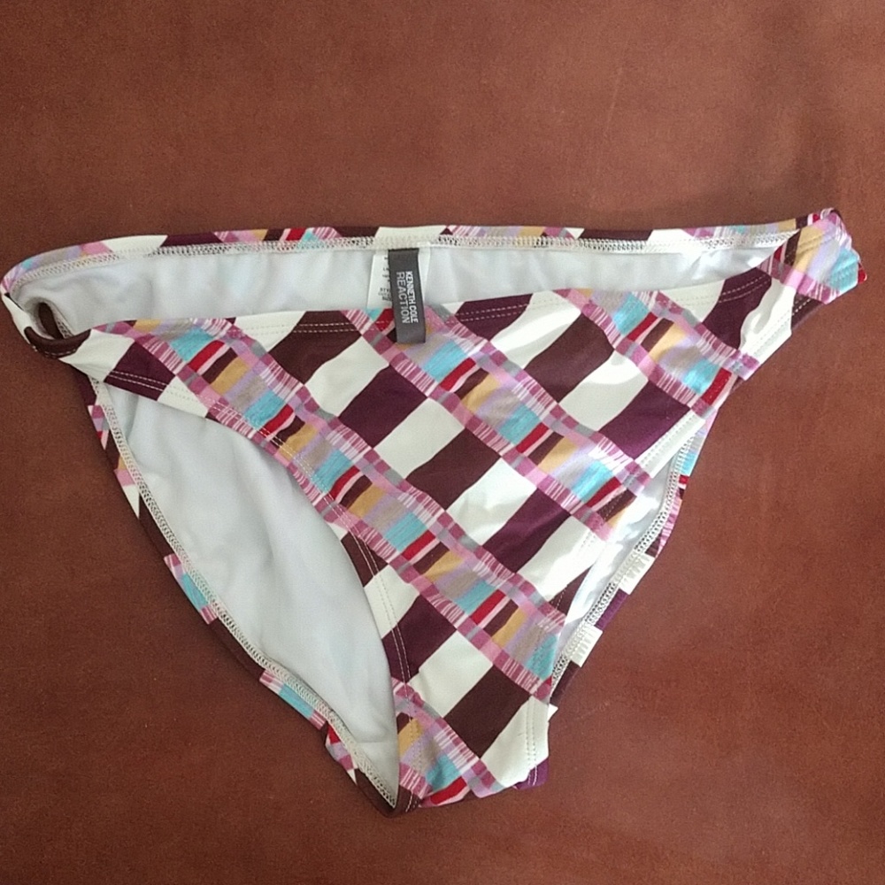 Size Large Kenneth Cole bathingsuit bottom